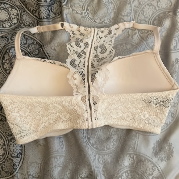 NWOT Very Sexy Ivory Lace Bra 34D - Picture 2 of 3